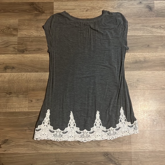 Rewind Short Sleeve Grey Shirt with Lace Size Large - Picture 2 of 3